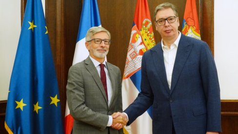 POSLEDNJE PRIPREME PRED DOLAZAK MAKRONA: Vučić sa francuskim ambasadorom (FOTO) POSLEDNJE PRIPREME PRED DOLAZAK MAKRONA: Vučić sa francuskim ambasadorom (FOTO)