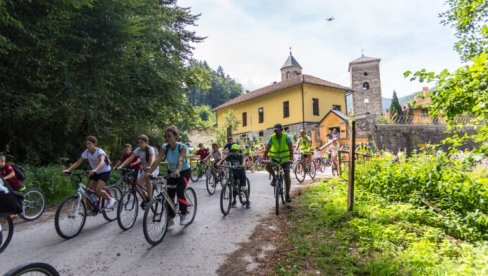 BICIKLOM DO MANASTIRA RAČA: Treća Ćirilična biciklijada BICIKLOM DO MANASTIRA RAČA: Treća Ćirilična biciklijada