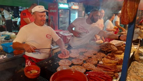 OTVORENA 34.,,ROŠTILJIJADA: Od večeras Leskovac je centar dobre zabave i vrhunskog gurmanluka OTVORENA 34.,,ROŠTILJIJADA: Od večeras Leskovac je centar dobre zabave i vrhunskog gurmanluka