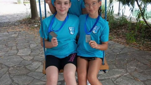 USPEH MALIH KARATISTKINJA ZADRUGARA IZ LAZAREVA: Na međunarodnom takmičenju sa 550 učesnika - osvojile tri medalje USPEH MALIH KARATISTKINJA ZADRUGARA IZ LAZAREVA: Na međunarodnom takmičenju sa 550 učesnika - osvojile tri medalje