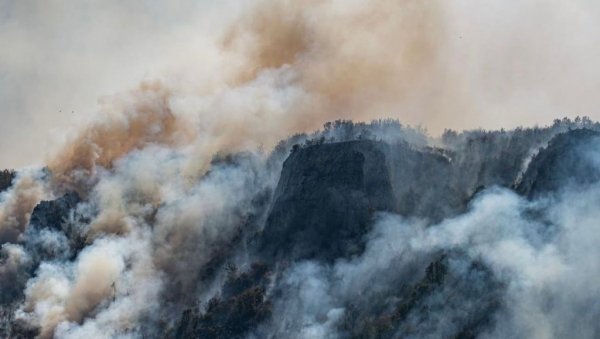 ПОЖАР НА ВИДЛИЧУ СЕ НЕ СМИРУЈЕ, ДРАМАТИЧНЕ СЦЕНЕ: Ватрена стихија прети кућама, два града прогласила ванредну ситуацију (ФОТО) ПОЖАР НА ВИДЛИЧУ СЕ НЕ СМИРУЈЕ, ДРАМАТИЧНЕ СЦЕНЕ: Ватрена стихија прети кућама, два града прогласила ванредну ситуацију (ФОТО)