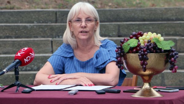ПРЕДСТАВЉЕН ПРОГРАМ 137. „ СМЕДЕРЕВСКЕ ЈЕСЕНИ“: Слава вину и грожђу од 5. до 8. септембра ПРЕДСТАВЉЕН ПРОГРАМ 137. „ СМЕДЕРЕВСКЕ ЈЕСЕНИ“: Слава вину и грожђу од 5. до 8. септембра