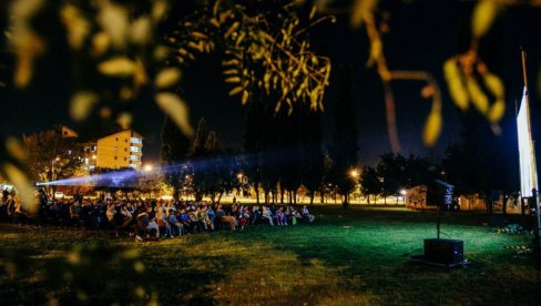BELEŽNICA POD VEDRIM NEBOM: Manifestacija Bioskop na Kaleniću