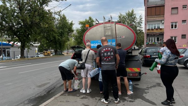 БОР БЕЗ КАПИ ИЗ ВОДОВОДА: Пуцање цеви на магистралном цевоводу који води од топовских шупа, прекинуо смабдевање у граду и околини БОР БЕЗ КАПИ ИЗ ВОДОВОДА: Пуцање цеви на магистралном цевоводу који води од топовских шупа, прекинуо смабдевање у граду и околини