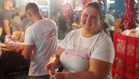 ŠIRI SE MIRIS SA UŽARENIH SKARA: U Leskovcu ove sedmice, tradicionalno, sve je u znaku specijaliteta sa roštilja i zabave ŠIRI SE MIRIS SA UŽARENIH SKARA: U Leskovcu ove sedmice, tradicionalno, sve je u znaku specijaliteta sa roštilja i zabave
