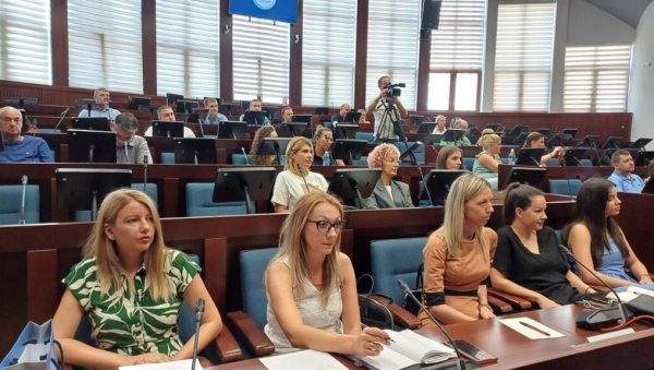 НОВА ПРОМОЦИЈА ДУАЛНОГ ОБРАЗОВАЊА НА ТЕРИТОРИЈИ МОРАВИЧКОГ И ЗЛАТИБОРСКОГ ОКРУГА Још три конкурса за учење кроз рад НОВА ПРОМОЦИЈА ДУАЛНОГ ОБРАЗОВАЊА НА ТЕРИТОРИЈИ МОРАВИЧКОГ И ЗЛАТИБОРСКОГ ОКРУГА Још три конкурса за учење кроз рад