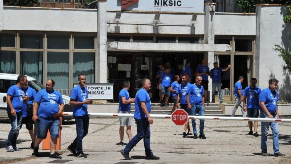 МЕТАЛУРЗИ ОСТАЈУ НА ПОСЛУ: Охрабрујућа порука из ЕПВГ за раднике никшићке Железаре МЕТАЛУРЗИ ОСТАЈУ НА ПОСЛУ: Охрабрујућа порука из ЕПВГ за раднике никшићке Железаре