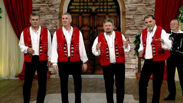 ХРВАТСКИ ЈАСТРЕБОВИ МРЖЊЕ УДАРИЛИ И НА ЈАНДРИНО ЈАТО: Хрвати их казнили због песме о краљу Петру ХРВАТСКИ ЈАСТРЕБОВИ МРЖЊЕ УДАРИЛИ И НА ЈАНДРИНО ЈАТО: Хрвати их казнили због песме о краљу Петру