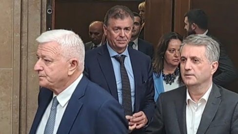 NOVO LICE MILOVE SENKE: Sa margine, gde je završio posle izgubljenih izbora, Duško Marković cilja Podgoricu NOVO LICE MILOVE SENKE: Sa margine, gde je završio posle izgubljenih izbora, Duško Marković cilja Podgoricu