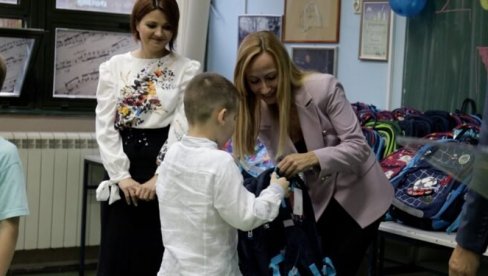 ZA 420 PRVAKA BESPLATNI UDŽBENICI: Vršac i ove godine obezbedio kompletan školski pribor ZA 420 PRVAKA BESPLATNI UDŽBENICI: Vršac i ove godine obezbedio kompletan školski pribor