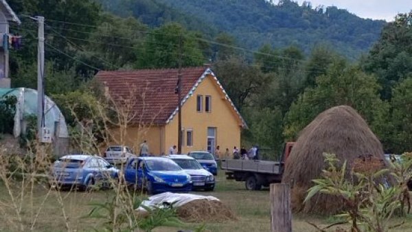 UBISTVO I SAMOUBISTVO U NOVOM PAZARU: Сведоченје комшија о трагичном догађају UBISTVO I SAMOUBISTVO U NOVOM PAZARU: Сведоченје комшија о трагичном догађају