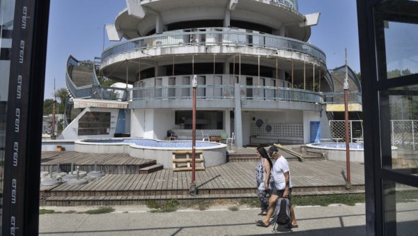 ТРОЈИЦА ГОЛОБРАДИХ БАТИНАЛИ ДО СМРТИ: Младићи ухапшени због убиства београдског Робинзона Марјана С. (74) на Ади Циганлији ТРОЈИЦА ГОЛОБРАДИХ БАТИНАЛИ ДО СМРТИ: Младићи ухапшени због убиства београдског Робинзона Марјана С. (74) на Ади Циганлији