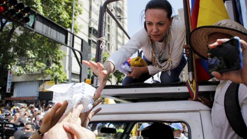 PREKO MRTVIH DO VLASTI: Dobitnica Nobelove nagrade za mir poziva u rat PREKO MRTVIH DO VLASTI: Dobitnica Nobelove nagrade za mir poziva u rat