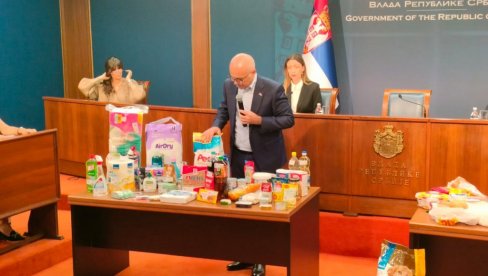 PREMIJER VUČEVIĆ PREDSTAVIO AKCIJU NAJBOLJA CENA: Na spisku 81 proizvod, niže cene od 1. septembra PREMIJER VUČEVIĆ PREDSTAVIO AKCIJU NAJBOLJA CENA: Na spisku 81 proizvod, niže cene od 1. septembra