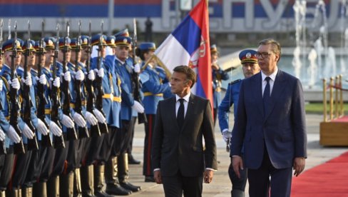 FRANCUSKA JE ZEMLJA NA KOJU SE UGLEDAMO, OSLANJAMO I SA KOJOM NASTAVLJAMO DA RADIMO Vučić se oglasio nakon razgovora sa Makronom (FOTO) FRANCUSKA JE ZEMLJA NA KOJU SE UGLEDAMO, OSLANJAMO I SA KOJOM NASTAVLJAMO DA RADIMO Vučić se oglasio nakon razgovora sa Makronom (FOTO)
