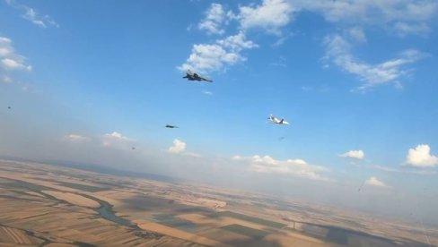 POGLEDAJTE: Migovi dopratili avion Emanuela Makrona (VIDEO) POGLEDAJTE: Migovi dopratili avion Emanuela Makrona (VIDEO)