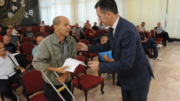 БРИГА ЗА РАТНЕ ВЕТЕРАНЕ: У Краљеву уручено још 400 борачких легитимација БРИГА ЗА РАТНЕ ВЕТЕРАНЕ: У Краљеву уручено још 400 борачких легитимација