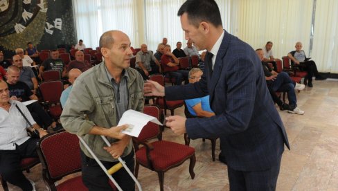 БРИГА ЗА РАТНЕ ВЕТЕРАНЕ: У Краљеву уручено још 400 борачких легитимација БРИГА ЗА РАТНЕ ВЕТЕРАНЕ: У Краљеву уручено још 400 борачких легитимација