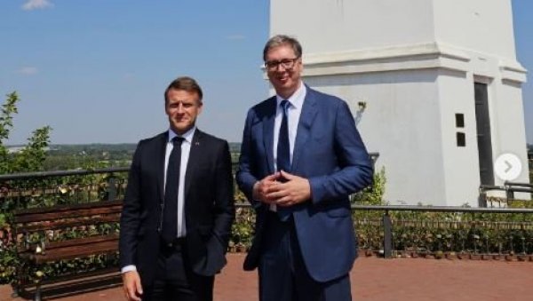 ВУЧИЋ ПРИРЕДИО РУЧАК У ЧАСТ МАКРОНА НА ПЕТРОВАРАДИНУ: Наша Војводина може да стане поред једне Провансе и да се не постиди (ФОТО) ВУЧИЋ ПРИРЕДИО РУЧАК У ЧАСТ МАКРОНА НА ПЕТРОВАРАДИНУ: Наша Војводина може да стане поред једне Провансе и да се не постиди (ФОТО)