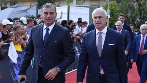 OVO JE DOBAR POKAZATELJ POZICIJE ZVEZDE: Terzić sa Lakovićem došao na žreb za Ligu šampiona koji se održao u četvrtak OVO JE DOBAR POKAZATELJ POZICIJE ZVEZDE: Terzić sa Lakovićem došao na žreb za Ligu šampiona koji se održao u četvrtak