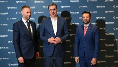 U OVIM IZAZOVNIM VREMENIMA SVE SU NAM POTREBNIJE OVAKVE PLATFORME ZA DIJALOG: Oglasio se predsednik Vučić sa foruma u Pragu (FOTO) U OVIM IZAZOVNIM VREMENIMA SVE SU NAM POTREBNIJE OVAKVE PLATFORME ZA DIJALOG: Oglasio se predsednik Vučić sa foruma u Pragu (FOTO)