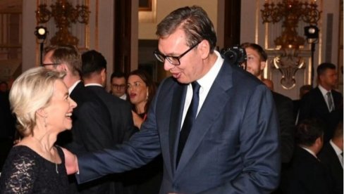VUČIĆ SA URSULOM FON DER LAJEN: Predsednik sa svetskim liderima u Pragu (FOTO) VUČIĆ SA URSULOM FON DER LAJEN: Predsednik sa svetskim liderima u Pragu (FOTO)