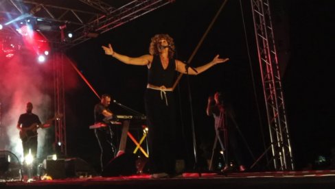 ANTOLOGIJSKI HITOVI: Grupa Zana na najbolji mogući način zatvorila 34. Roštiljiadu (FOTO) ANTOLOGIJSKI HITOVI: Grupa Zana na najbolji mogući način zatvorila 34. Roštiljiadu (FOTO)