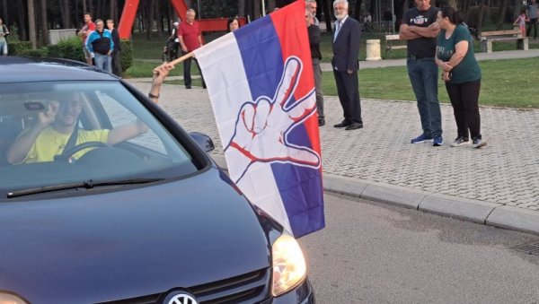 СРБИ НА ЈЕДНОЈ ЛИСТИ: На предстојећим изборима у Подгорици српске странке договориле коалицију СРБИ НА ЈЕДНОЈ ЛИСТИ: На предстојећим изборима у Подгорици српске странке договориле коалицију