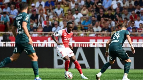 OVAKO SE IGRA PROTIV MONAKA: Lens pokazao Zvezdi kako da odoli kneževima OVAKO SE IGRA PROTIV MONAKA: Lens pokazao Zvezdi kako da odoli kneževima