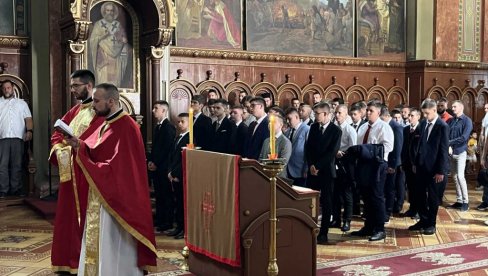 LITURGIJA PRED ŠKOLSKU GODINU: Svečano u hramu i školi u Sremskom Karlovcima LITURGIJA PRED ŠKOLSKU GODINU: Svečano u hramu i školi u Sremskom Karlovcima