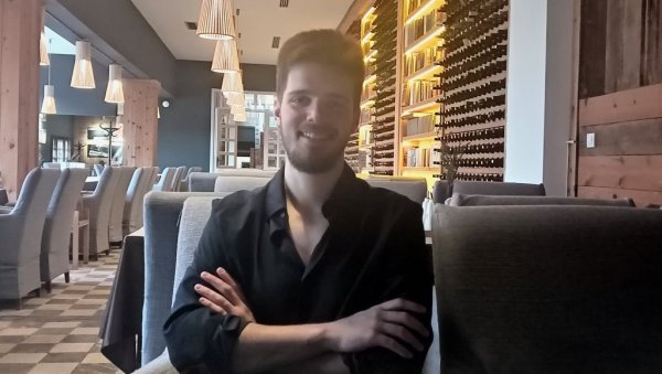 МОКРА ГОРА, КУСТЕНДОРФ: Дугалић на сцени, Кустурица иза објектива МОКРА ГОРА, КУСТЕНДОРФ: Дугалић на сцени, Кустурица иза објектива