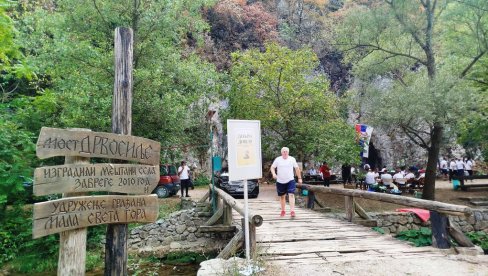 POŠTARI UZ KOTLIĆE: Paraćinci organizovali četvrto gastronomsko okupljanje u istorijskom ambijentu POŠTARI UZ KOTLIĆE: Paraćinci organizovali četvrto gastronomsko okupljanje u istorijskom ambijentu