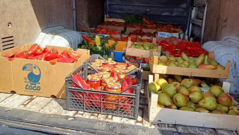 DONACIJA DOMU ZA OMETENE U IZVORU: Drenovčani poklonili proizvode sa „Paprikijade“ DONACIJA DOMU ZA OMETENE U IZVORU: Drenovčani poklonili proizvode sa „Paprikijade“