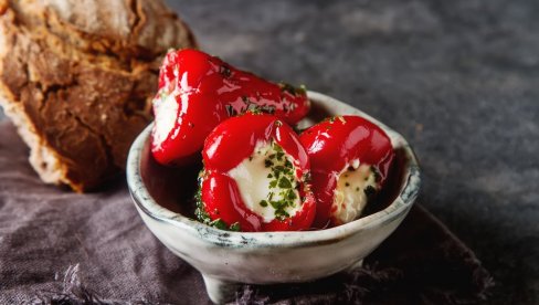 PUNJENE KISELE PAPRIKE: Ovakve do sad niste probali PUNJENE KISELE PAPRIKE: Ovakve do sad niste probali