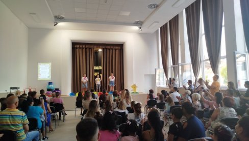 U PARAĆINSKIM ŠKOLAMA 405 PRVAKA: Svečani prijem i u obnovljenoj OŠ „Radoje Domanović“ U PARAĆINSKIM ŠKOLAMA 405 PRVAKA: Svečani prijem i u obnovljenoj OŠ „Radoje Domanović“