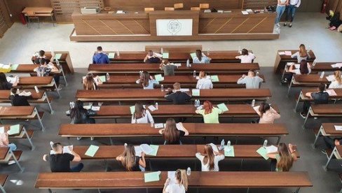 PRIJEMNI ISPITI DANAS I SUTRA NA 26 FAKULTETA: U toku drugi upisni rok na Univerzitetu u Beogradu PRIJEMNI ISPITI DANAS I SUTRA NA 26 FAKULTETA: U toku drugi upisni rok na Univerzitetu u Beogradu