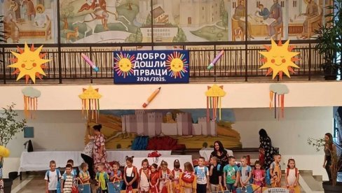 ĐACI DOČEKANI POKLONIMA: Školarci od Opštine Despotovac dobili rančeve i školski pribor ĐACI DOČEKANI POKLONIMA: Školarci od Opštine Despotovac dobili rančeve i školski pribor