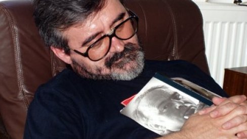 ЗАУСТАВИО ОВУ ПЛАНЕТУ ДА ЗАУВЕК СИЂЕ: Пре осам година преминуо сатиричар Петар Лазић ЗАУСТАВИО ОВУ ПЛАНЕТУ ДА ЗАУВЕК СИЂЕ: Пре осам година преминуо сатиричар Петар Лазић