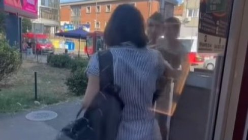 UŽAS NA BANOVOM BRDU: Radnik pekare udara ženu (VIDEO) UŽAS NA BANOVOM BRDU: Radnik pekare udara ženu (VIDEO)