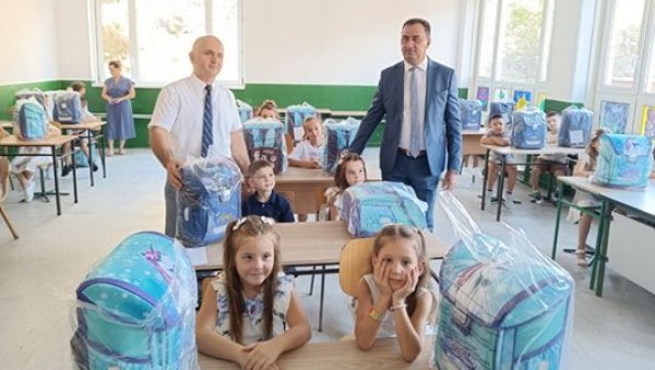 Првацима у Бујановцу, Прешеву и Медвеђи ранчеви и школски прибор Првацима у Бујановцу, Прешеву и Медвеђи ранчеви и школски прибор