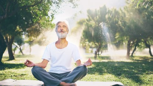 IZBORITE SE SA USAMLJENOŠĆU: Kako meditacija pomaže starijima IZBORITE SE SA USAMLJENOŠĆU: Kako meditacija pomaže starijima