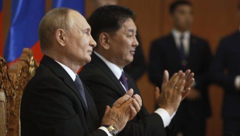 ДОЧЕК НА ЦРВЕНОМ ТЕПИХУ: Монголија игнорисала налог за хапшење Путина (ФОТО) ДОЧЕК НА ЦРВЕНОМ ТЕПИХУ: Монголија игнорисала налог за хапшење Путина (ФОТО)