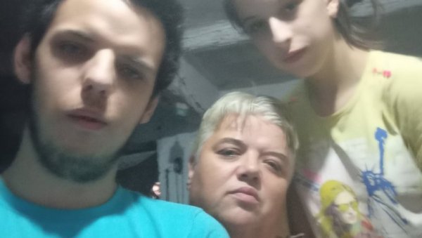 НОВЧАНА ПОМОЋ ДОК НЕ СТИГНЕ ПЕНЗИЈА: После писања Новости, Центар за социјални рад у Ковачици подржаће мајку деце са сметњама у развоју НОВЧАНА ПОМОЋ ДОК НЕ СТИГНЕ ПЕНЗИЈА: После писања Новости, Центар за социјални рад у Ковачици подржаће мајку деце са сметњама у развоју