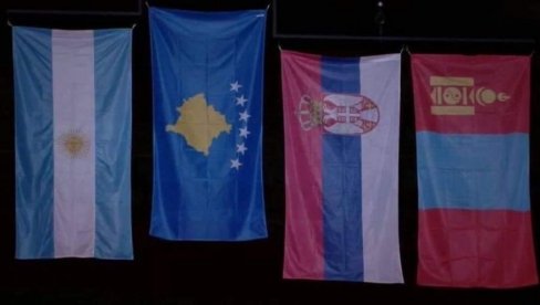 PODVALA I IZDAJA! Evo ko je kriv što je usred Srbije puštena himna lažne države Kosovo (VIDEO) PODVALA I IZDAJA! Evo ko je kriv što je usred Srbije puštena himna lažne države Kosovo (VIDEO)