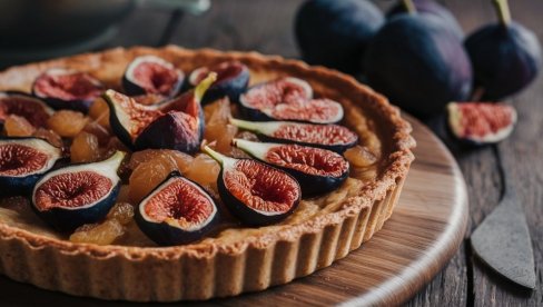 TART SA SMOKVAMA: Jednostavan desert koji će vas oduševiti ukusom TART SA SMOKVAMA: Jednostavan desert koji će vas oduševiti ukusom