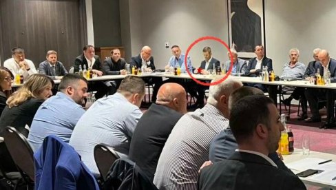SADA ISPRED PES, NEKADA U ŠTABU DPS: Nosilac liste Evrope sad i Demokrata , Saša Mujović, na meti kritike SADA ISPRED PES, NEKADA U ŠTABU DPS: Nosilac liste Evrope sad i Demokrata , Saša Mujović, na meti kritike