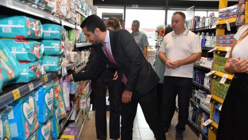 MOMIROVIĆ: Hrana za kućne ljubimce na akciji „Najbolja cena“ sada jeftinija do 50 odsto MOMIROVIĆ: Hrana za kućne ljubimce na akciji „Najbolja cena“ sada jeftinija do 50 odsto