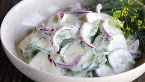 LOGANOVA SALATA OD KRASTAVCA: Viralna salata sa tik toka koju je napravio influenser Logan za kratko vreme oduševila je milione korisnika LOGANOVA SALATA OD KRASTAVCA: Viralna salata sa tik toka koju je napravio influenser Logan za kratko vreme oduševila je milione korisnika