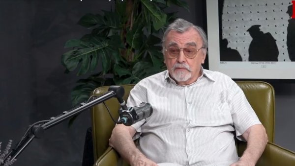 БОЖИДАР ЗЕЧЕВИЋ: Филмови и серије фалсификују српску историју БОЖИДАР ЗЕЧЕВИЋ: Филмови и серије фалсификују српску историју