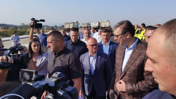 ВУЧИЋ НАЈАВИО РЕЗОВЕ У СРПСКОМ СПОРТУ! Биће много промена, не само у фудбалској организацији ВУЧИЋ НАЈАВИО РЕЗОВЕ У СРПСКОМ СПОРТУ! Биће много промена, не само у фудбалској организацији